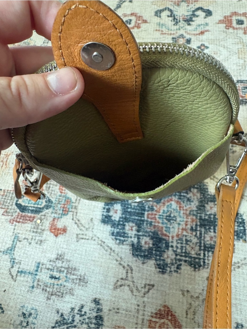 Divina Firenze Italian Leather Olive Green Crossbody Bag - Picture 3 of 7